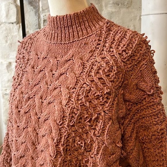 POL | Chenille Chunk Knit Cropped Sweater - Picture 2 of 6